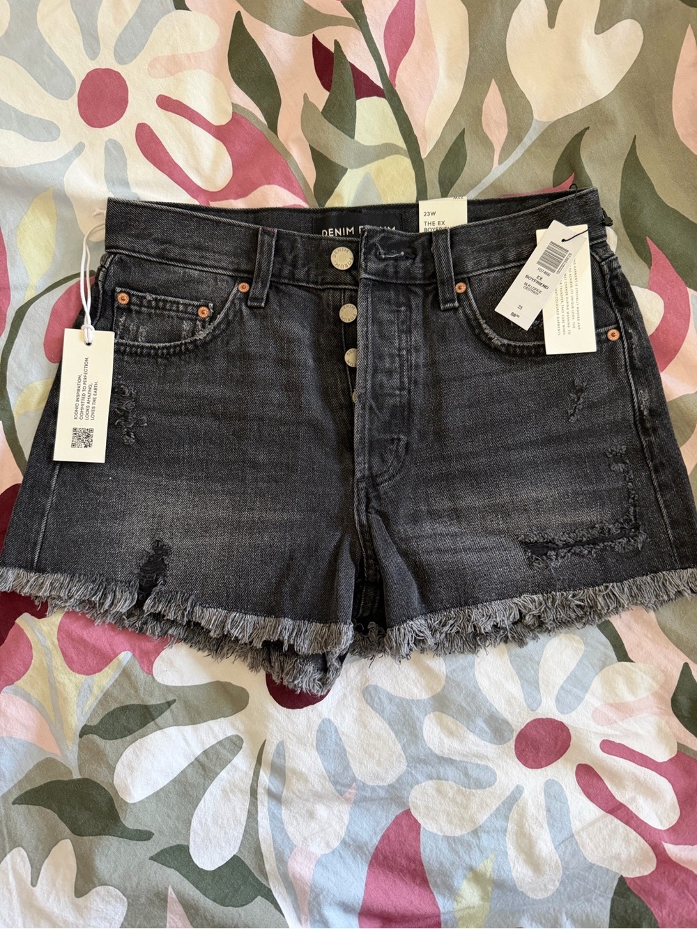 Denim Forum Women's Washed Black Distressed Frayed Hem Jean Shorts - Picture 1 of 5